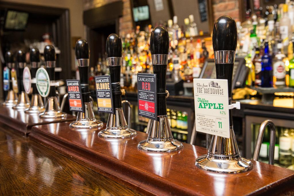The Duke Of Edinburgh Hotel & Bar Barrow-in-Furness Екстериор снимка