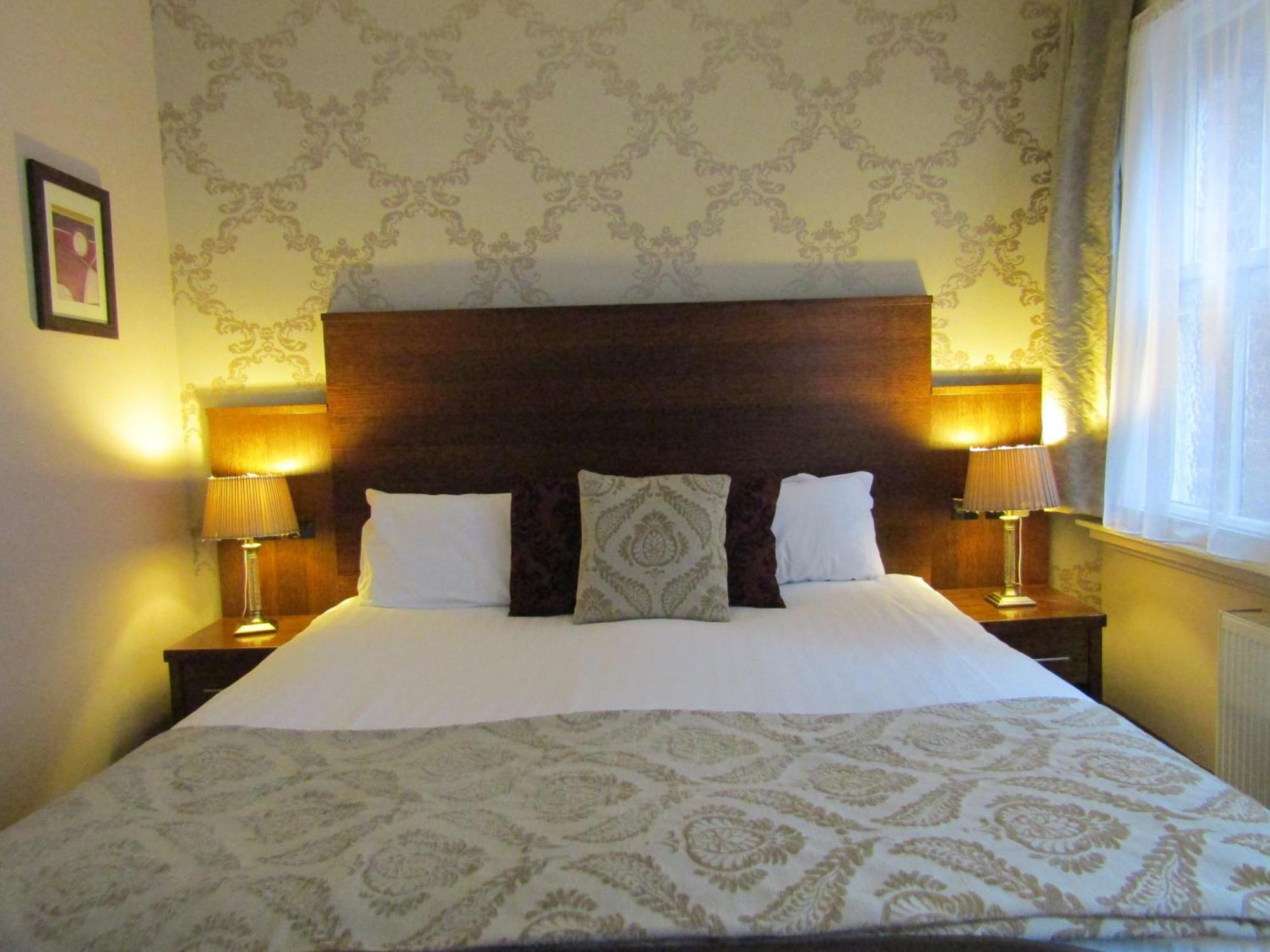 The Duke Of Edinburgh Hotel & Bar Barrow-in-Furness Стая снимка