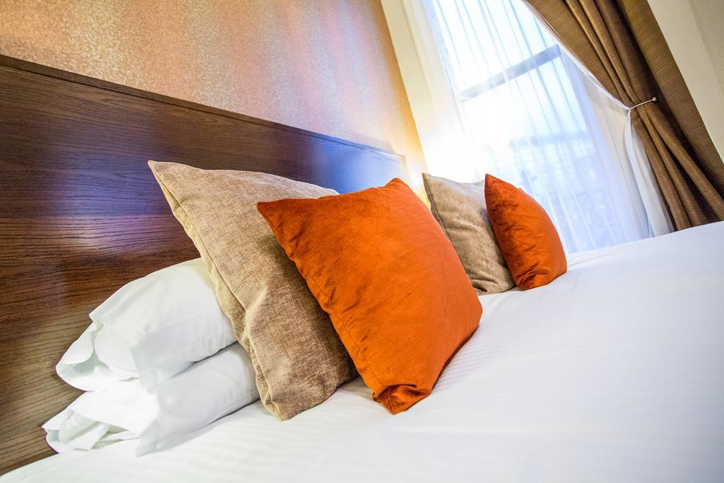 The Duke Of Edinburgh Hotel & Bar Barrow-in-Furness Екстериор снимка