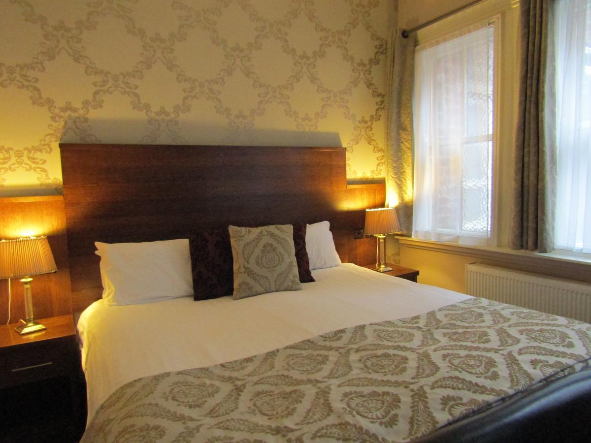 The Duke Of Edinburgh Hotel & Bar Barrow-in-Furness Екстериор снимка