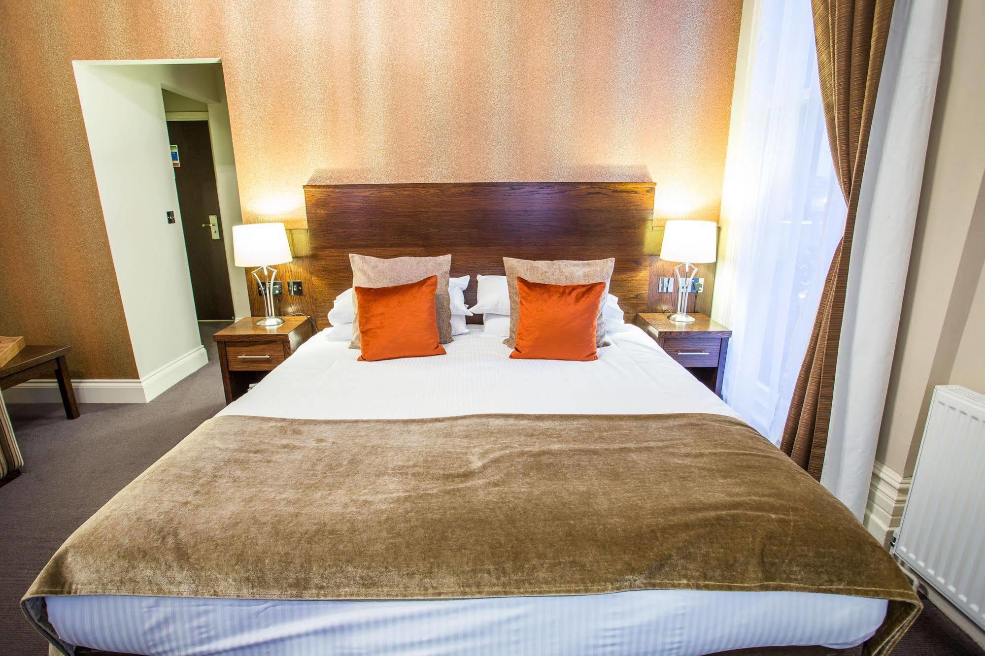 The Duke Of Edinburgh Hotel & Bar Barrow-in-Furness Екстериор снимка