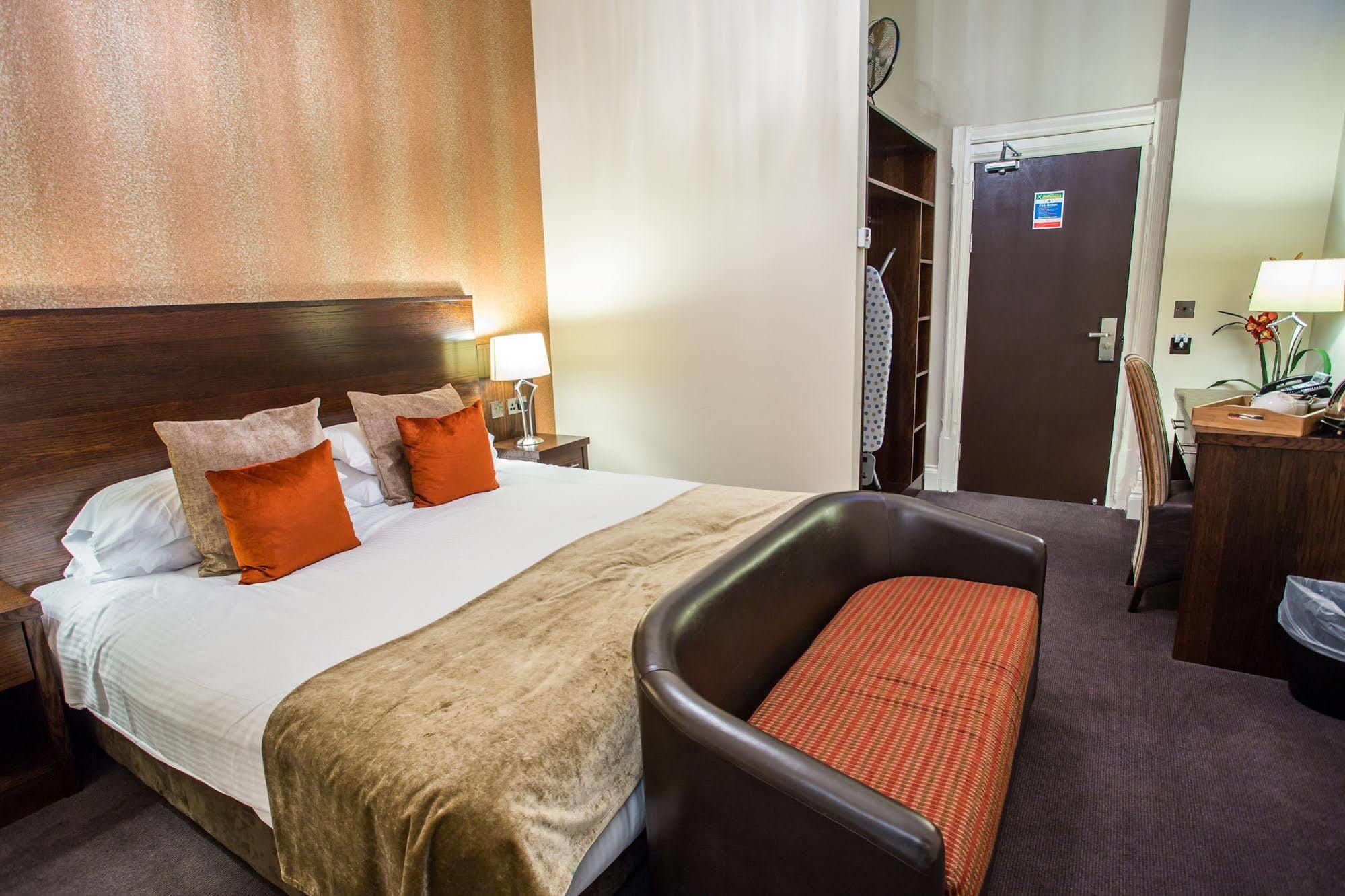 The Duke Of Edinburgh Hotel & Bar Barrow-in-Furness Екстериор снимка